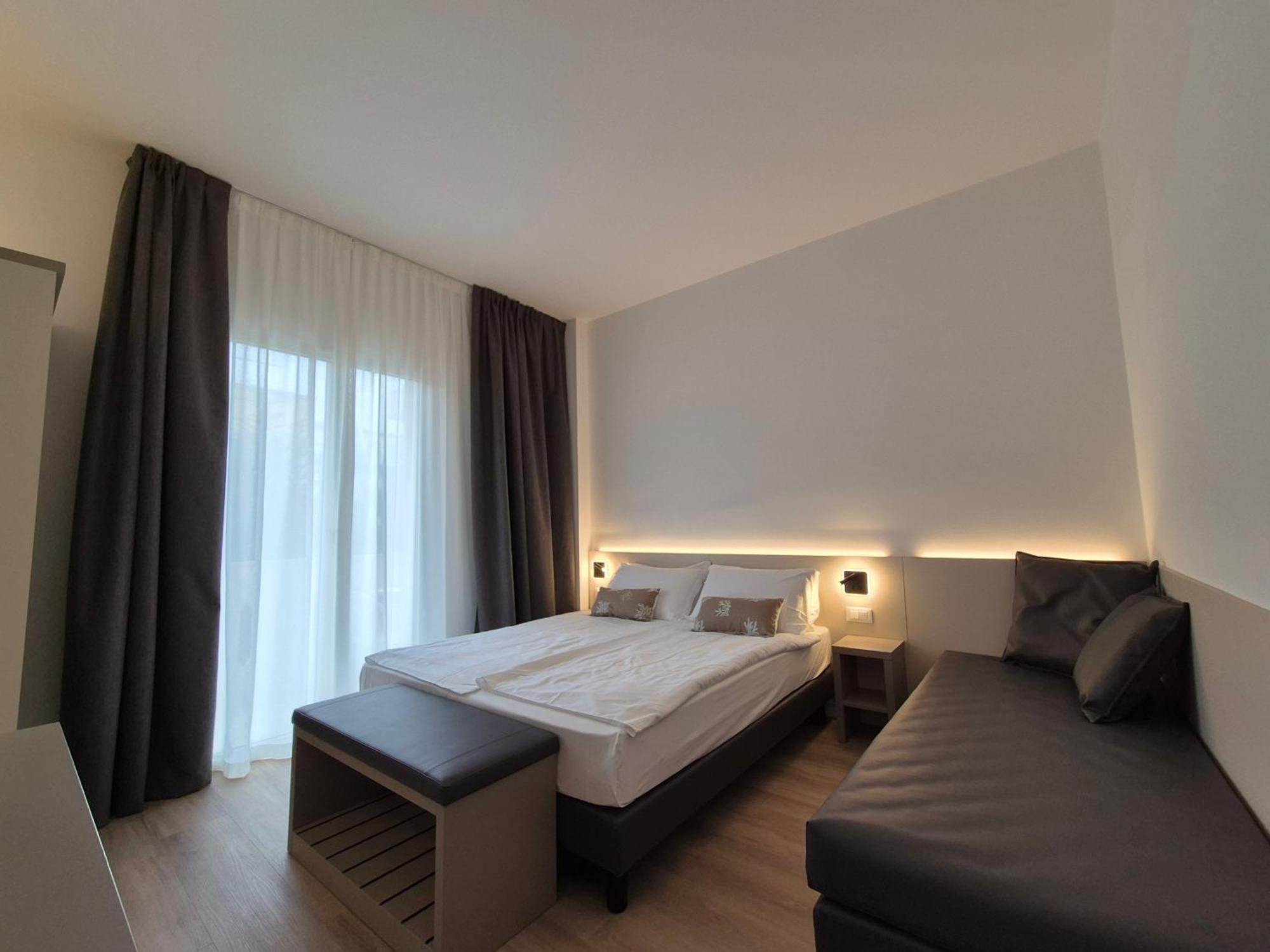 Hotel Delfino Caorle Exterior photo